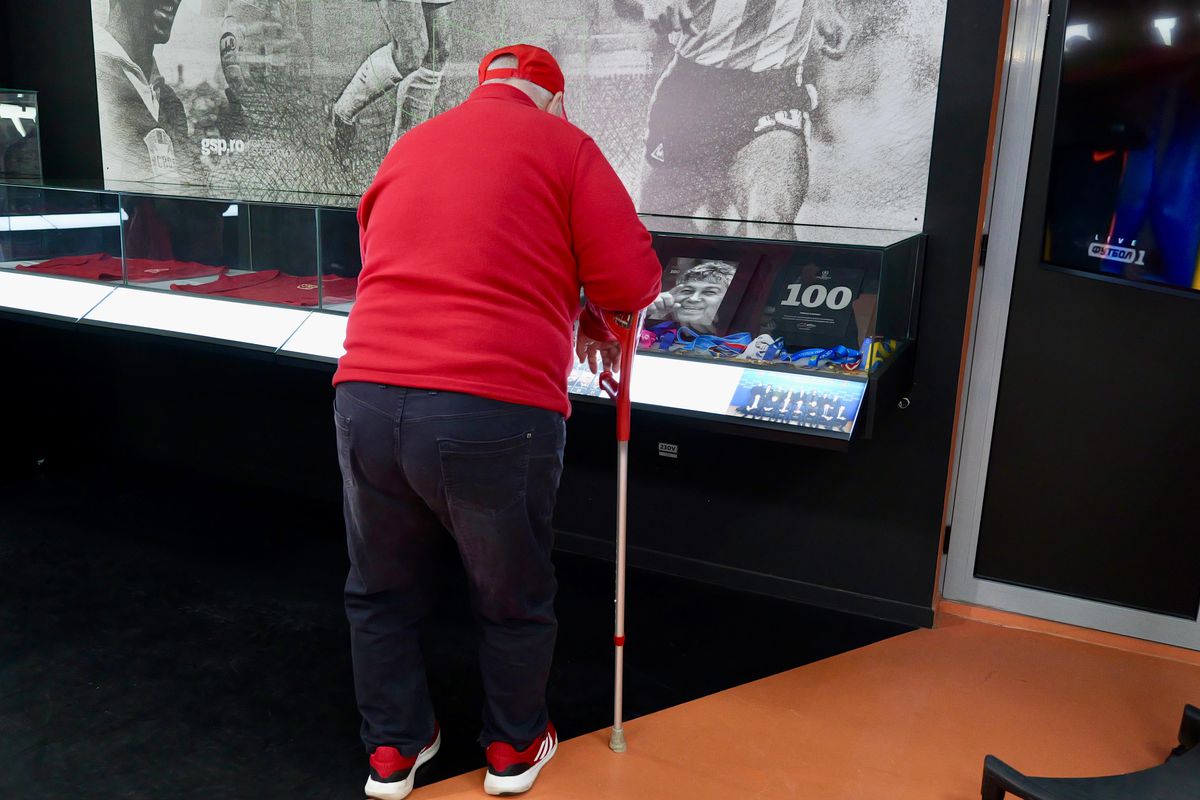 Zi specială la Muzeul Fotbalului: acces gratuit la colecția lui Mircea Lucescu