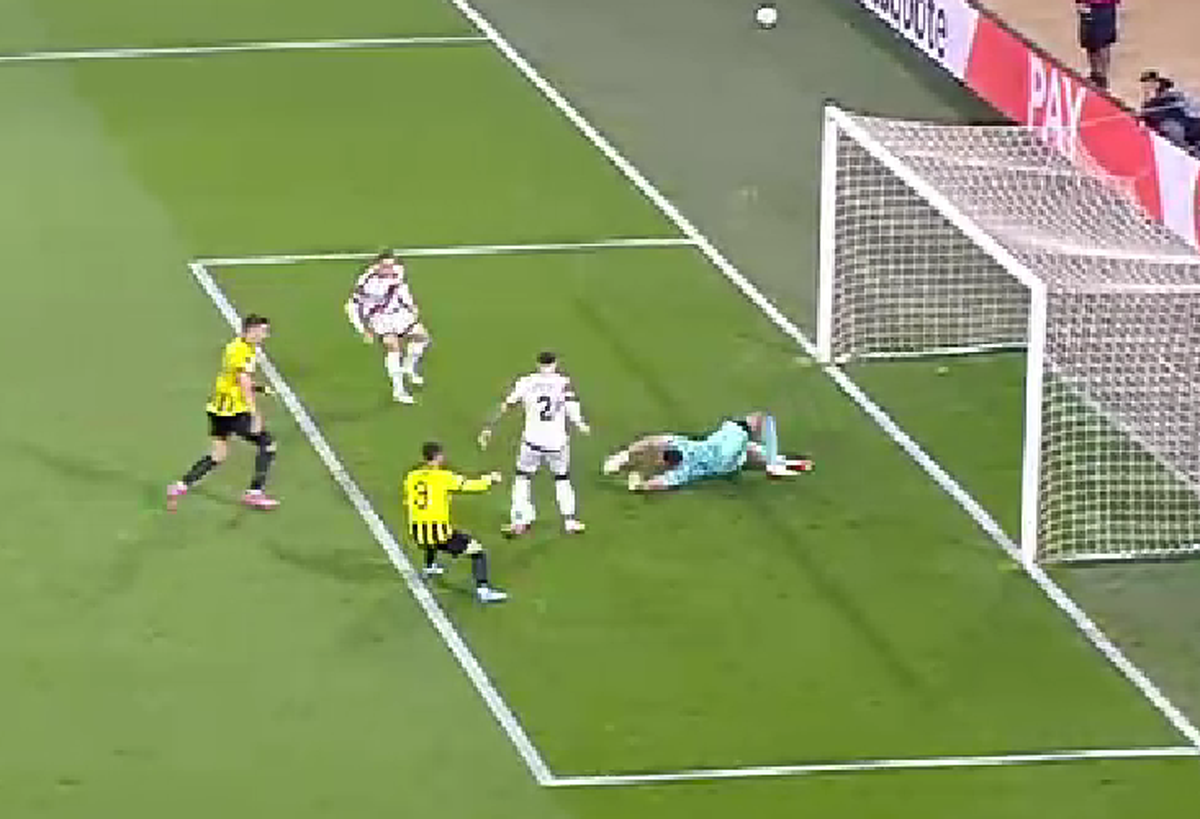 Andrei Rațiu, ocazie monumentală în AEK Atena - Rayo Vallecano