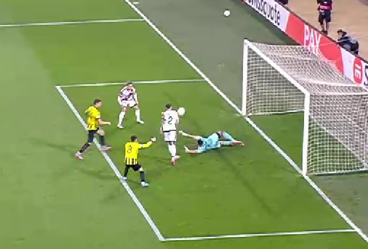 Andrei Rațiu, ocazie monumentală în AEK Atena - Rayo Vallecano