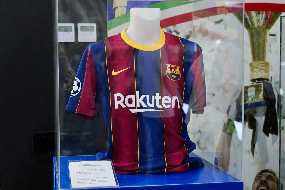 Zi specială la Muzeul Fotbalului: acces gratuit la colecția lui Mircea Lucescu » Au venit primii jucători de la FCSB