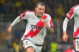 „Look” nou cu ghinion pentru Rațiu » Repriză de coșmar pentru român la Atena: a irosit o ocazie rarisimă și a comis penalty, transformat de Răzvan Marin