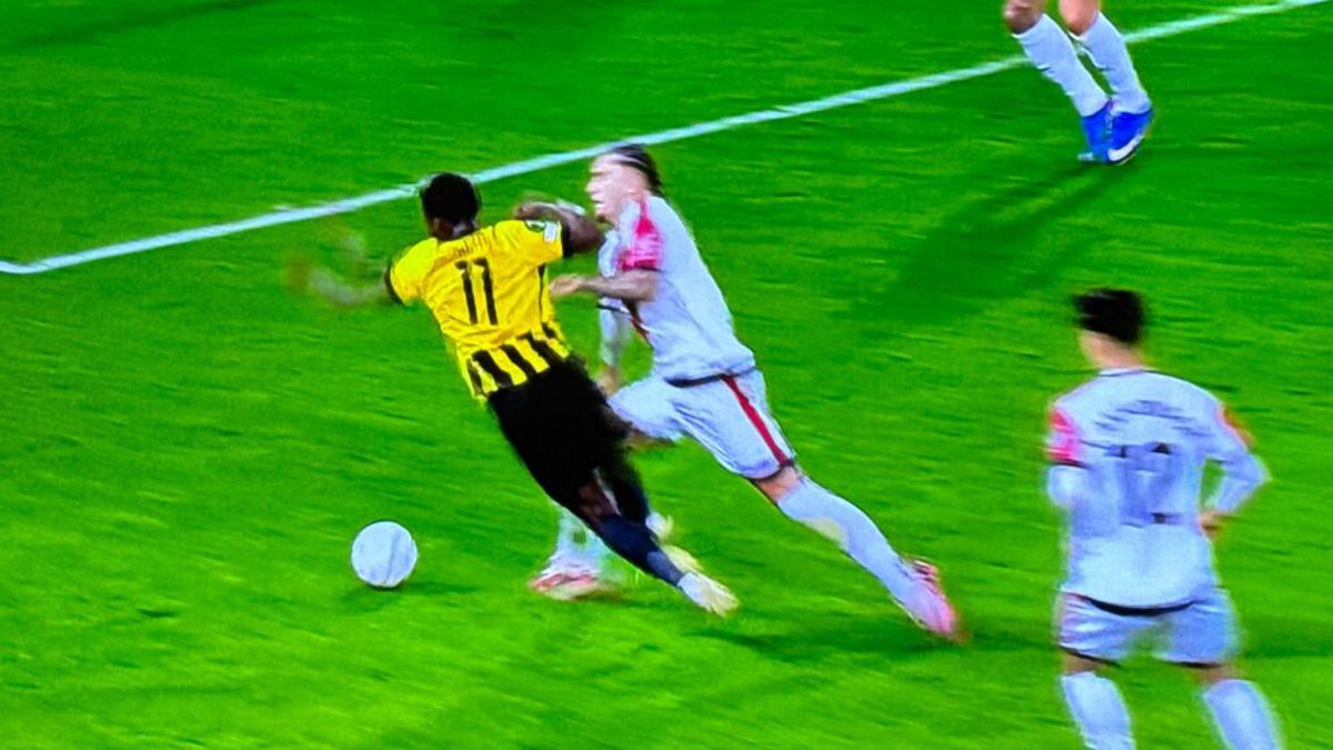 Andrei Rațiu, ocazie monumentală în AEK Atena - Rayo Vallecano