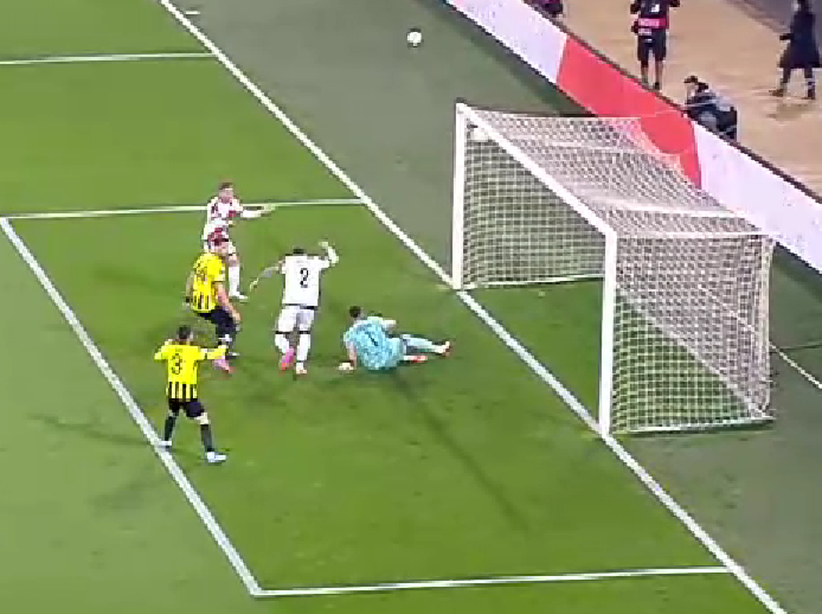 Andrei Rațiu, ocazie monumentală în AEK Atena - Rayo Vallecano