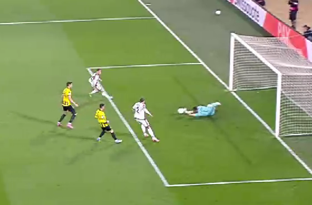 Andrei Rațiu, ocazie monumentală în AEK Atena - Rayo Vallecano