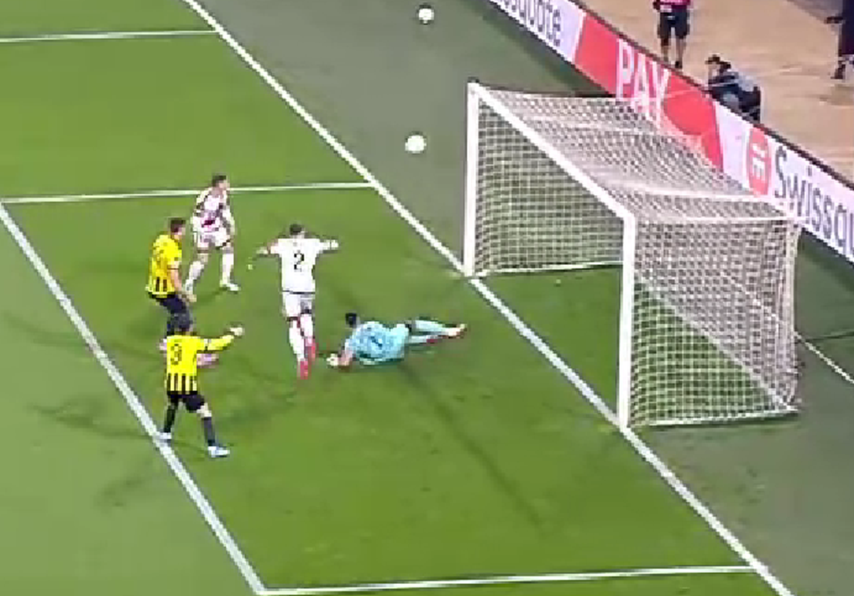 Andrei Rațiu, ocazie monumentală în AEK Atena - Rayo Vallecano