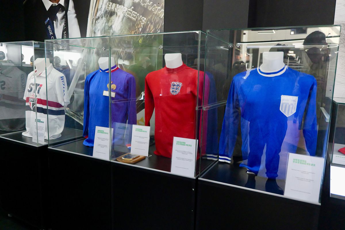 Zi specială la Muzeul Fotbalului: acces gratuit la colecția lui Mircea Lucescu » Au venit primii jucători de la FCSB