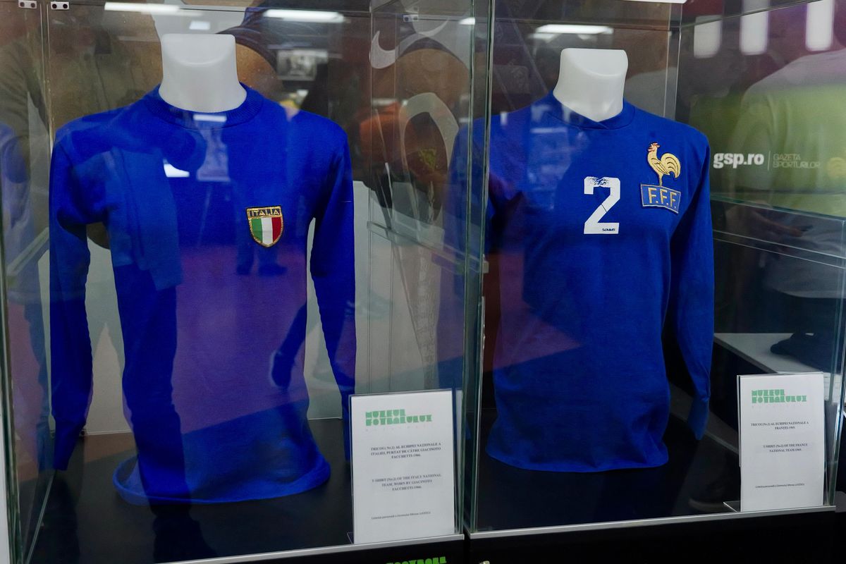 Zi specială la Muzeul Fotbalului: acces gratuit la colecția lui Mircea Lucescu » Au venit primii jucători de la FCSB