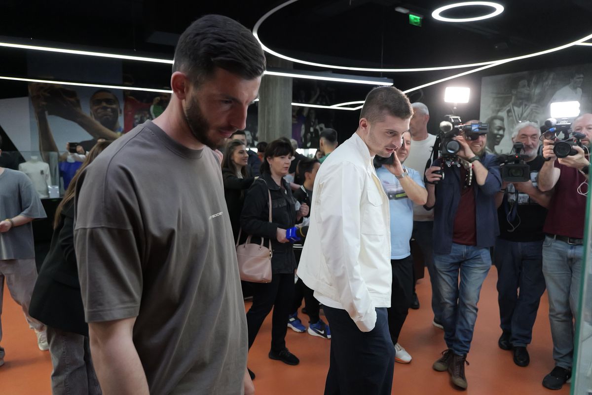 Personalitățile prezente la Muzeul Fotbalului, colecția lui Mircea Lucescu