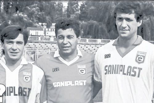 Mircea Lucescu, alături de cei mai prolifici 2 atacanți de la Dinamo din timpul domniei sale: Cămătaru (dreapta) și Mateuț (stânga)