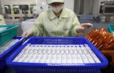 EXCLUSIV Noi detalii despre primul fotbalist din Liga 1 testat pozitiv cu noul coronavirus » Ce spun oficialii echipei + probleme cu un jucător care vine din zona Roșie