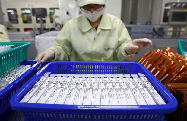 EXCLUSIV Noi detalii despre primul fotbalist din Liga 1 testat pozitiv cu noul coronavirus » Ce spun oficialii echipei + probleme cu un jucător care vine din zona Roșie