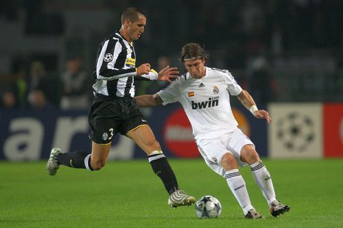 Giorgio Chiellini (stânga) și Sergio Ramos (dreapta) s-au întâlnit de mai multe ori în duelurile Juventus - Real Madrid // sursă foto: Guliver/gettyimages