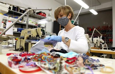 FOTO La plajă în „trikini” » Costumele de baie vor fi din trei piese! Cum vor arăta