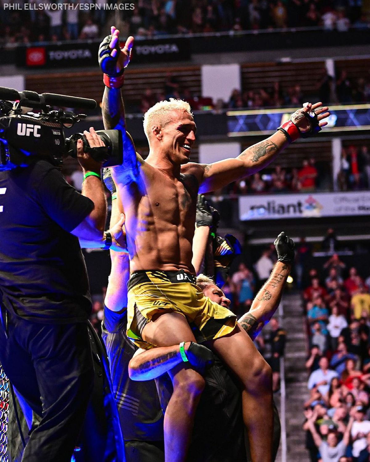 Charles Oliveira - Michael Chandler - UFC 262 - 16.05.2021