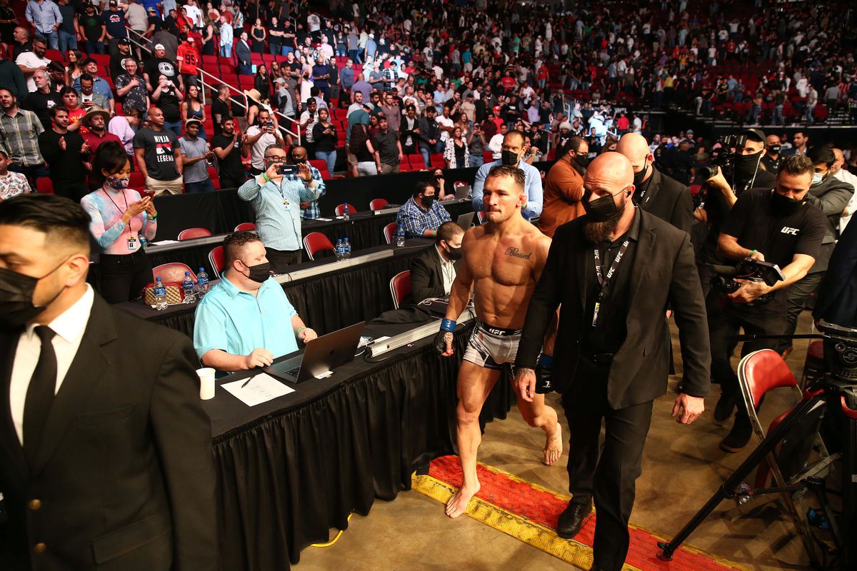 Povestea lui Charles Oliveira, noul campion al diviziei ușoare din UFC » Internat 2 ani + 7 ani de infiltrații: „Medicii i-au spus mamei că nu voi mai putea merge niciodată”