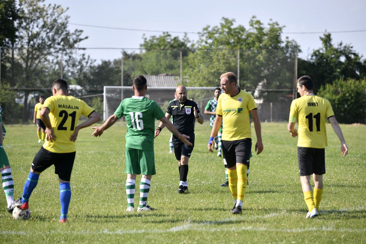 „Bă, ești nebun?!” » Las Fierbinți, fotbal între mici și „Barul lui Bobiță”! GSP a asistat la marele derby dintre Fulgerul Fierbinți și Dridu: „Suntem ca Bilbao, numai fierbințeni”