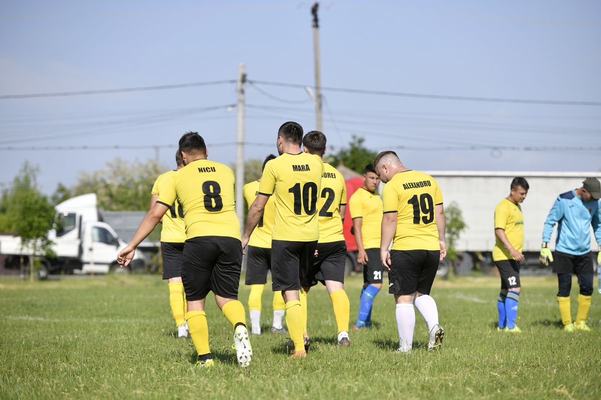 „Bă, ești nebun?!” » Las Fierbinți, fotbal între mici și „Barul lui Bobiță”! GSP a asistat la marele derby dintre Fulgerul Fierbinți și Dridu: „Suntem ca Bilbao, numai fierbințeni”