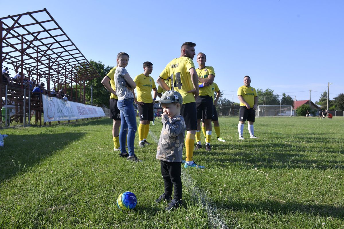 „Bă, ești nebun?!” » Las Fierbinți, fotbal între mici și „Barul lui Bobiță”! GSP a asistat la marele derby dintre Fulgerul Fierbinți și Dridu: „Suntem ca Bilbao, numai fierbințeni”
