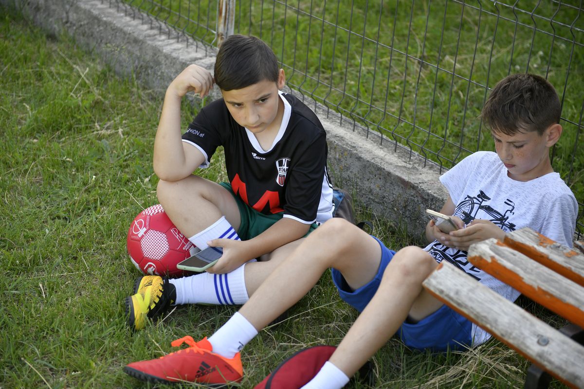 „Bă, ești nebun?!” » Las Fierbinți, fotbal între mici și „Barul lui Bobiță”! GSP a asistat la marele derby dintre Fulgerul Fierbinți și Dridu: „Suntem ca Bilbao, numai fierbințeni”