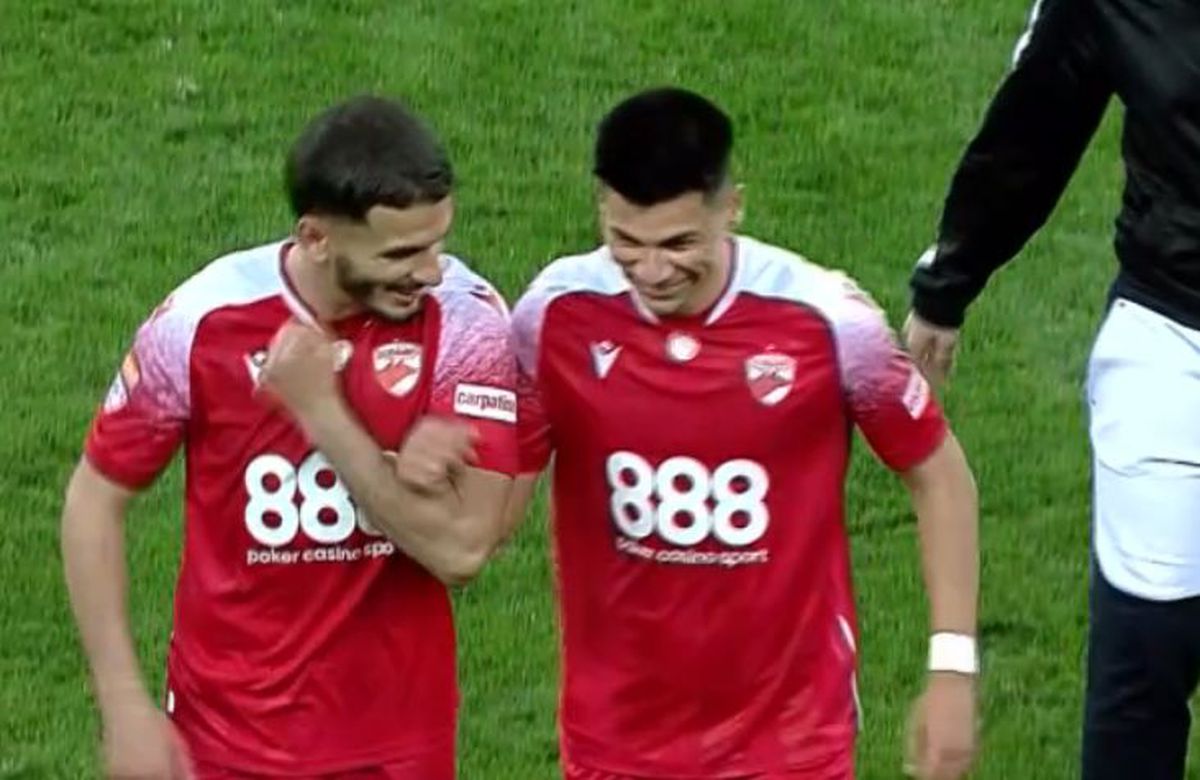 8 momente de după Dinamo - Steaua 3-0 » Poze de bucurie în fața galeriei steliste + „Haita salută armata” & „Bani și Ghezali sunt noii N&D” :D