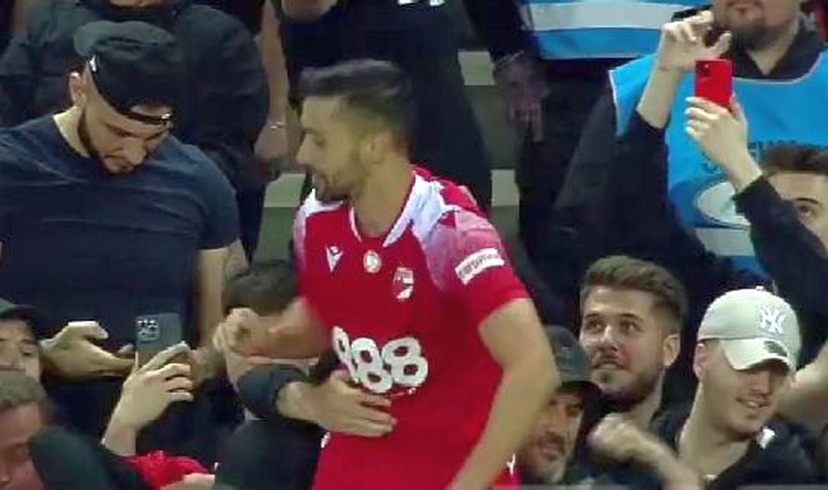 8 momente de după Dinamo - Steaua 3-0 » Poze de bucurie în fața galeriei steliste + „Haita salută armata” & „Bani și Ghezali sunt noii N&D” :D