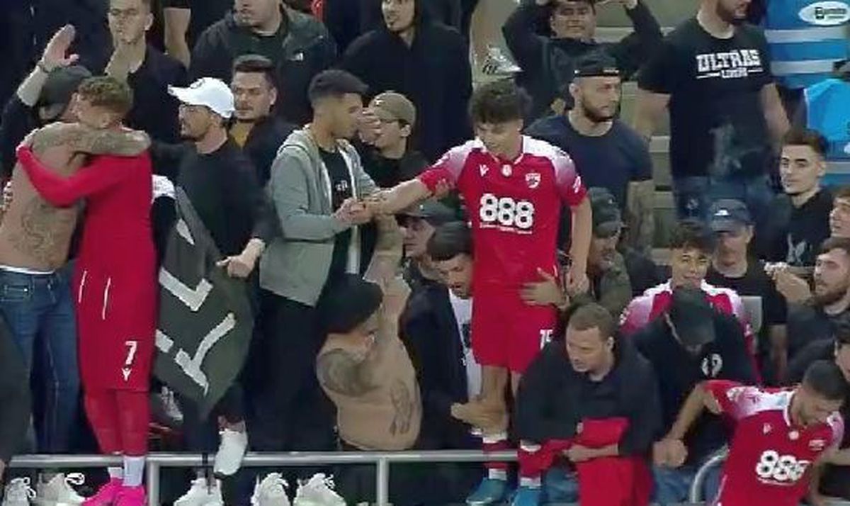 8 momente de după Dinamo - Steaua 3-0 » Poze de bucurie în fața galeriei steliste + „Haita salută armata” & „Bani și Ghezali sunt noii N&D” :D