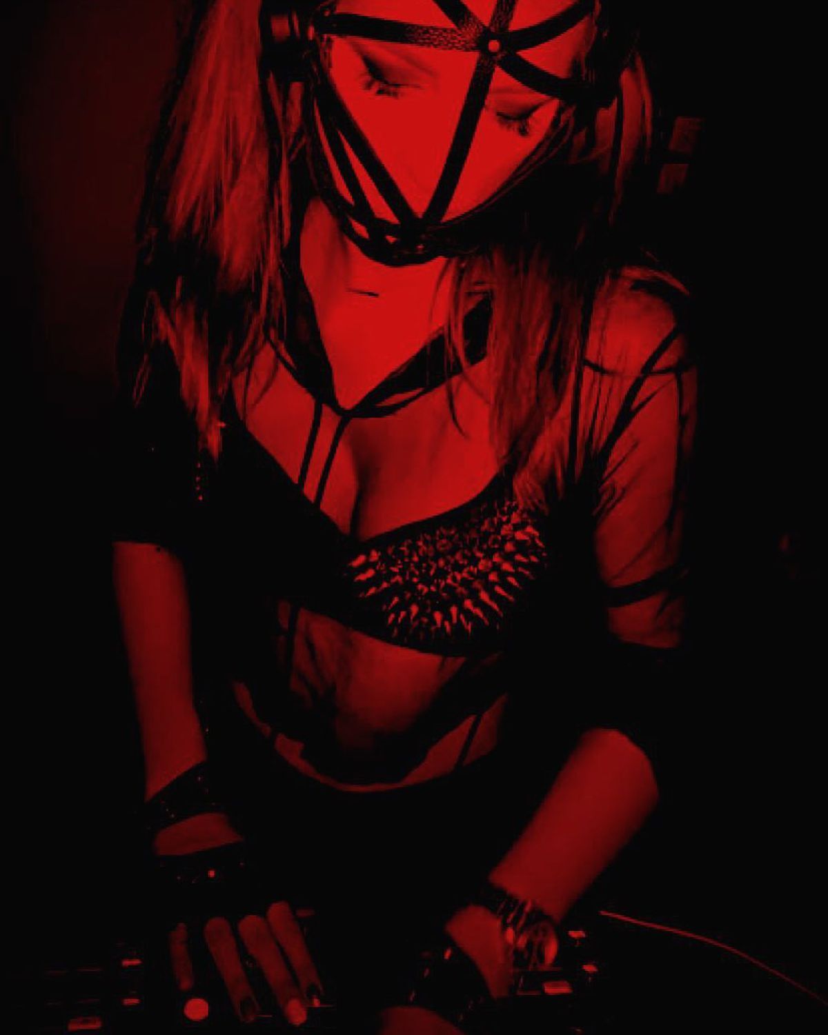 Apariția care a atras toate privirile la VIP, pe Arena Națională: DJ Edith Morris a mixat la Dinamo - CSA Steaua