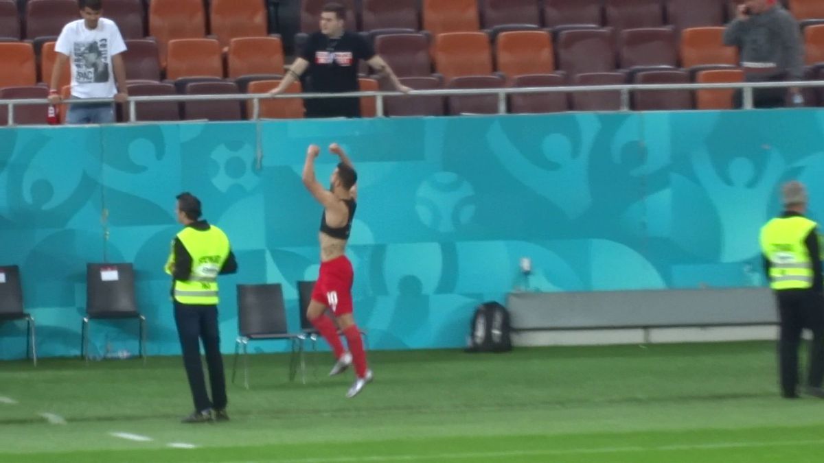 8 momente de după Dinamo - Steaua 3-0 » Poze de bucurie în fața galeriei steliste + „Haita salută armata” & „Bani și Ghezali sunt noii N&D” :D