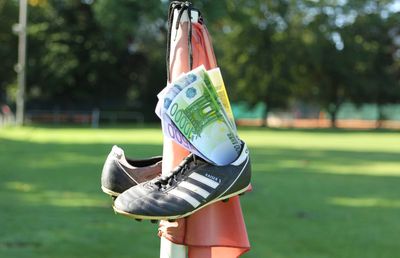 Scandal uriaș de corupție! 23 de persoane arestate pentru blaturi