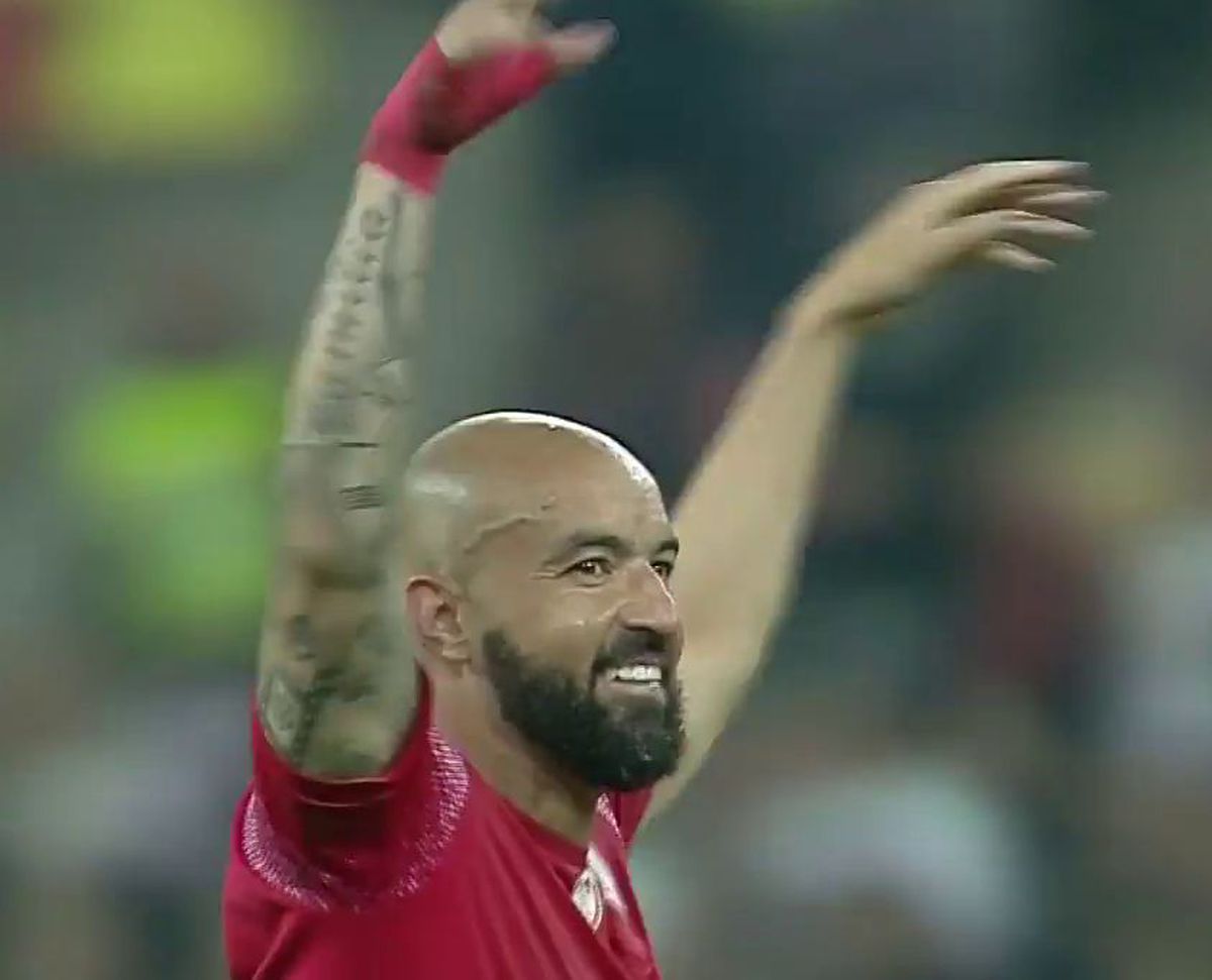 8 momente de după Dinamo - Steaua 3-0 » Poze de bucurie în fața galeriei steliste + „Haita salută armata” & „Bani și Ghezali sunt noii N&D” :D