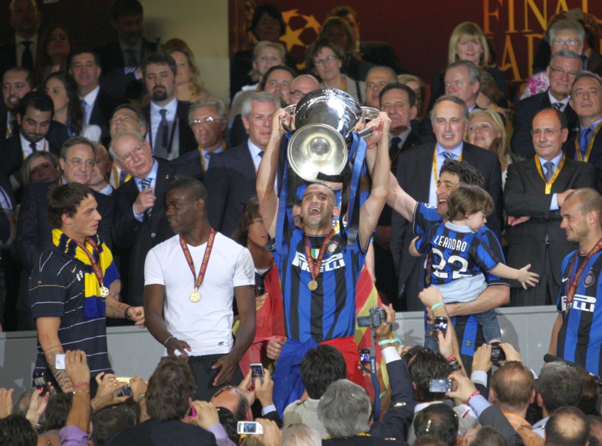 O, tempora! » Inter, atunci și acum: imagini de la marea performanță reușită de Chivu și Mourinho în 2010