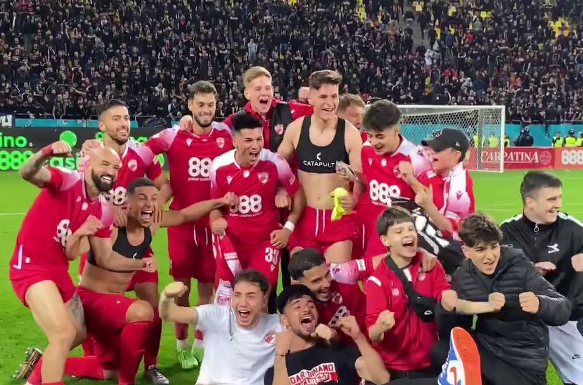 8 momente de după Dinamo - Steaua 3-0 » Poze de bucurie în fața galeriei steliste + „Haita salută armata” & „Bani și Ghezali sunt noii N&D” :D