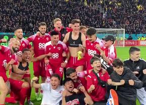 8 momente de după Dinamo - Steaua 3-0 » Poze de bucurie în fața galeriei steliste + „Haita salută armata” & „Bani și Ghezali sunt noii N&D” :D