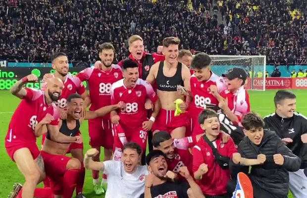 8 momente de după Dinamo - Steaua 3-0 » Poze de bucurie în fața galeriei steliste + „Haita salută armata” & „Bani și Ghezali sunt noii N&D” :D