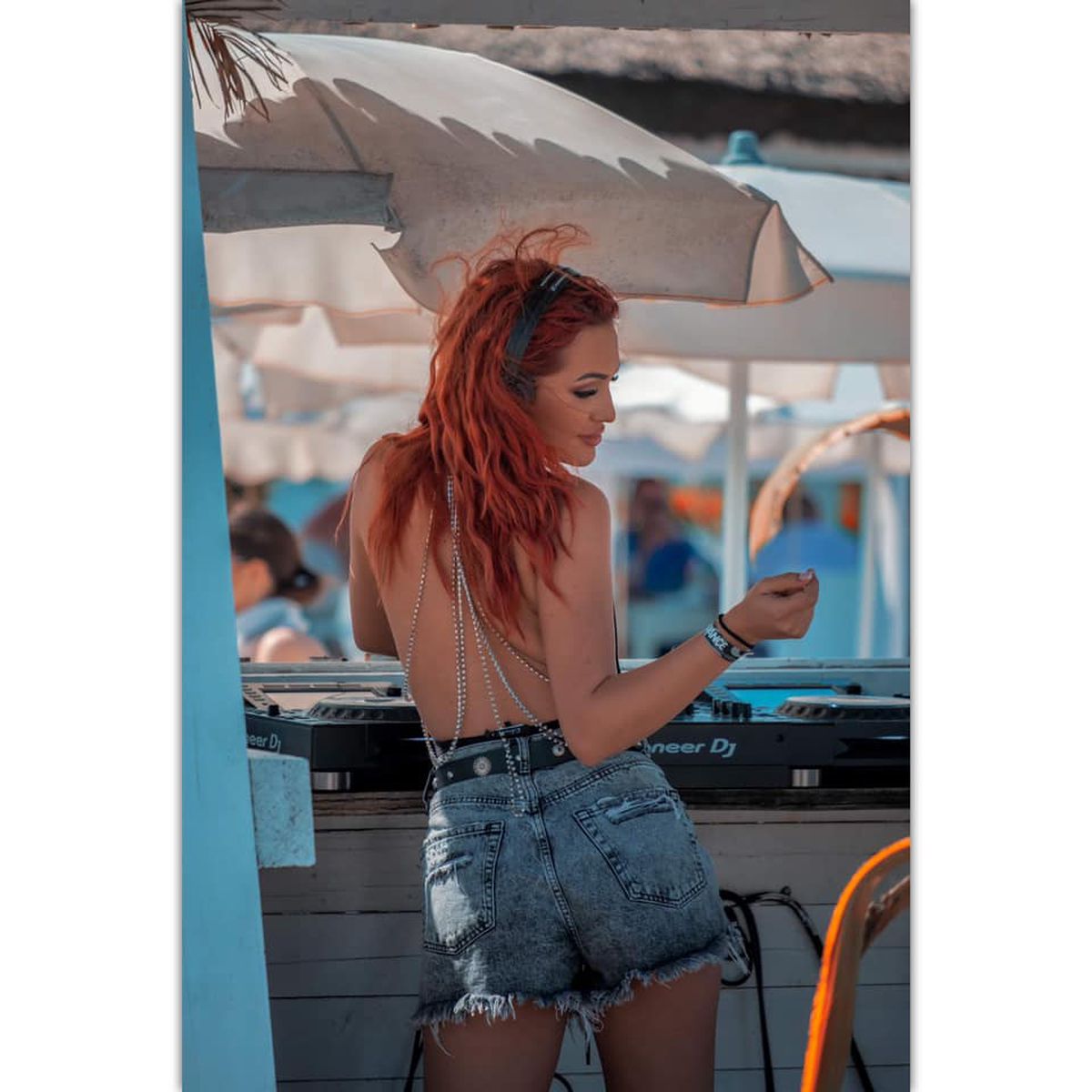 Apariția care a atras toate privirile la VIP, pe Arena Națională: DJ Edith Morris a mixat la Dinamo - CSA Steaua