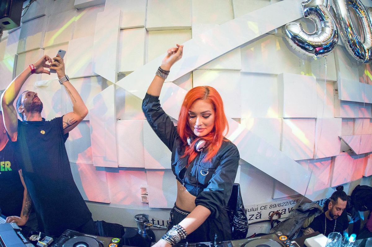 Apariția care a atras toate privirile la VIP, pe Arena Națională: DJ Edith Morris a mixat la Dinamo - CSA Steaua