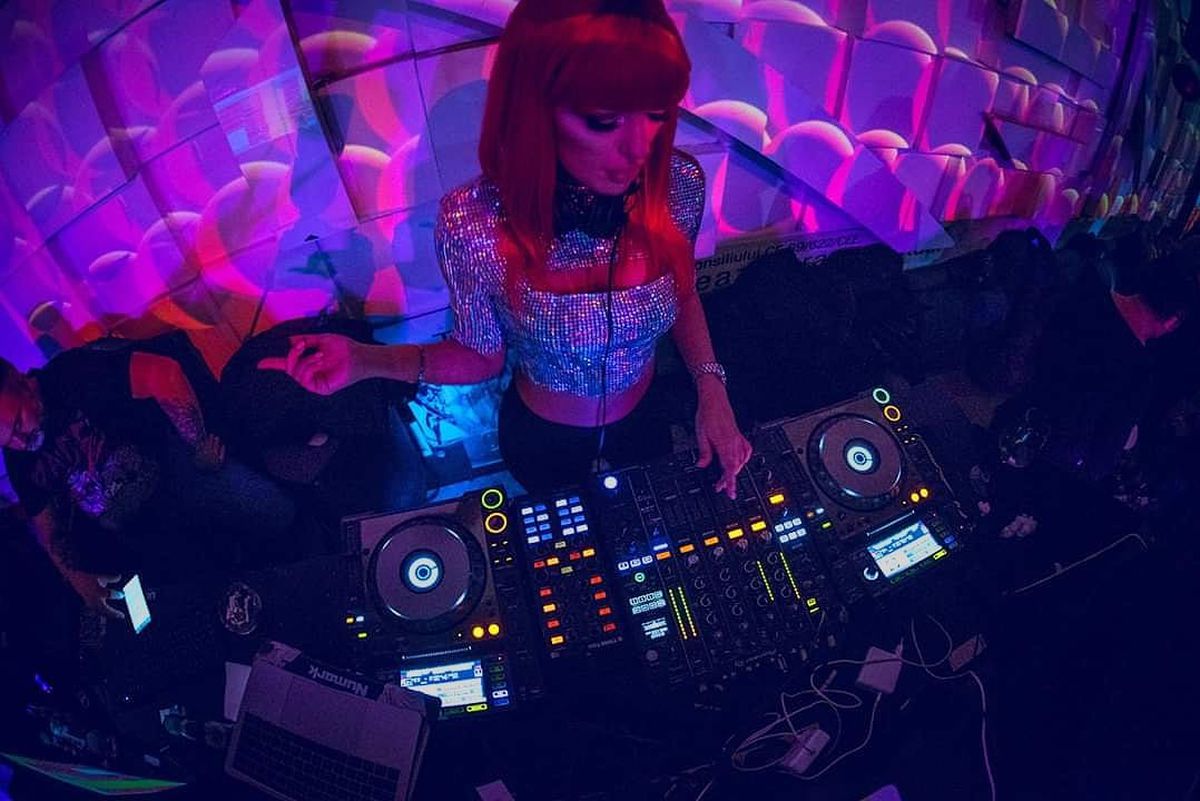 Apariția care a atras toate privirile la VIP, pe Arena Națională: DJ Edith Morris a mixat la Dinamo - CSA Steaua