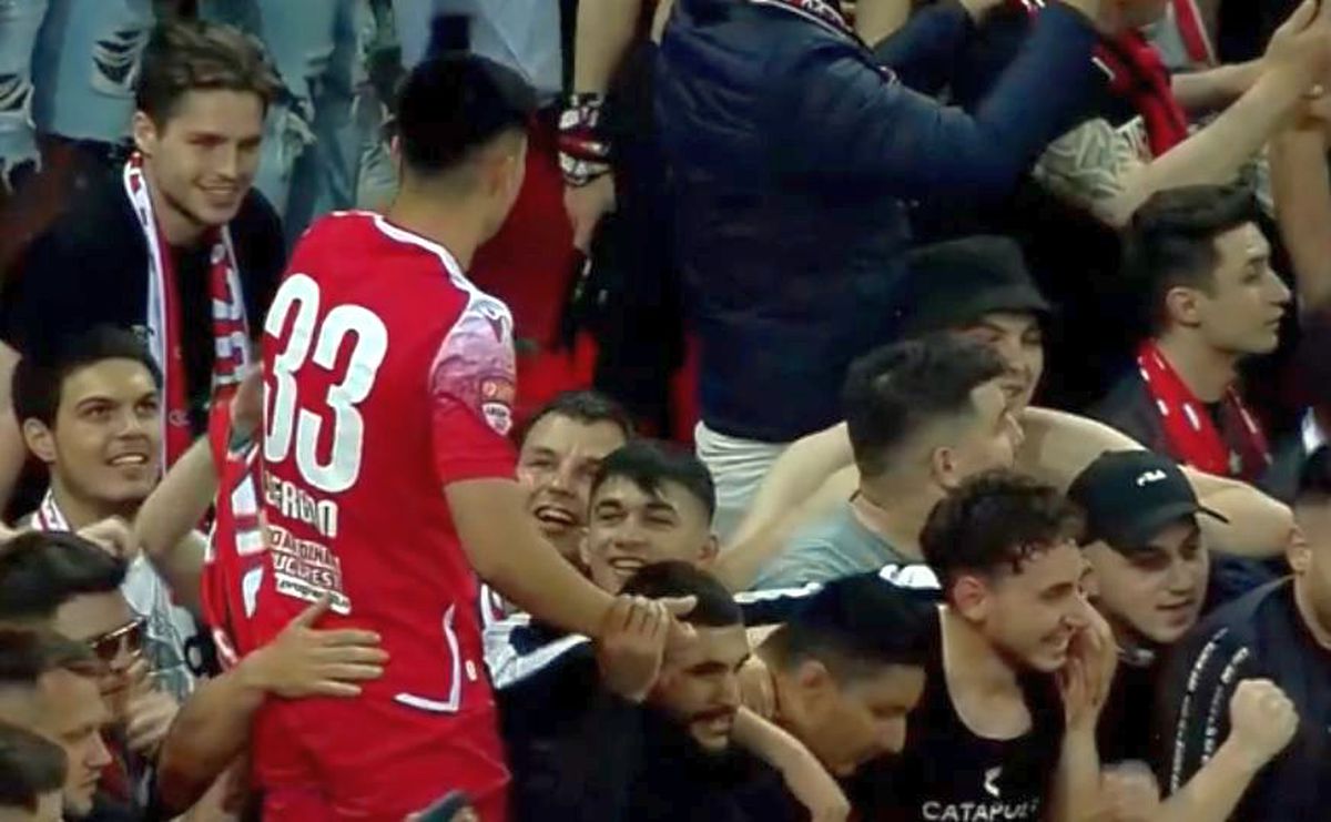 8 momente de după Dinamo - Steaua 3-0 » Poze de bucurie în fața galeriei steliste + „Haita salută armata” & „Bani și Ghezali sunt noii N&D” :D