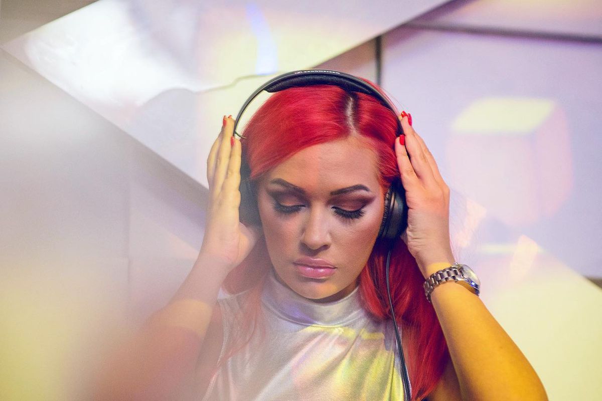 Apariția care a atras toate privirile la VIP, pe Arena Națională: DJ Edith Morris a mixat la Dinamo - CSA Steaua