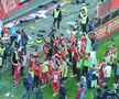 8 momente de după Dinamo - Steaua 3-0 » Poze de bucurie în fața galeriei steliste + „Haita salută armata” & „Bani și Ghezali sunt noii N&D” :D