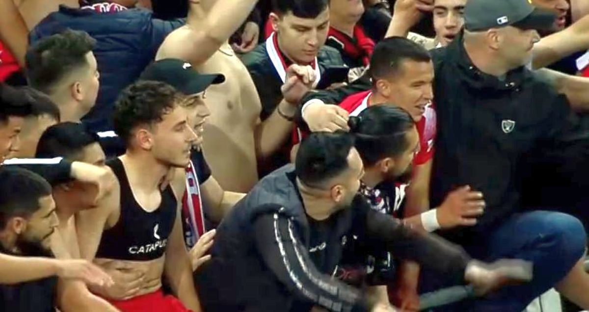 8 momente de după Dinamo - Steaua 3-0 » Poze de bucurie în fața galeriei steliste + „Haita salută armata” & „Bani și Ghezali sunt noii N&D” :D