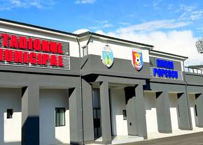 S-a infiltrat apa! Ce se întâmplă la stadionul din Târgoviște, cu 3 zile înaintea inaugurării + au oprit curentul de teamă să nu se curenteze muncitorii!