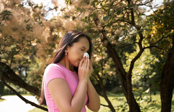 Cum să te protejezi împotriva alergiei la ambrozie