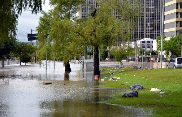 Fotbal sub apă, campionat suspendat! Sudul țării se confruntă cu inundații masive, care au îngenuncheat întreaga populație