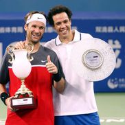 Younes El Aynaoui alături de Carlos Moya la un turneu al veteranilor de la Changdu 2011 Foto: Imago