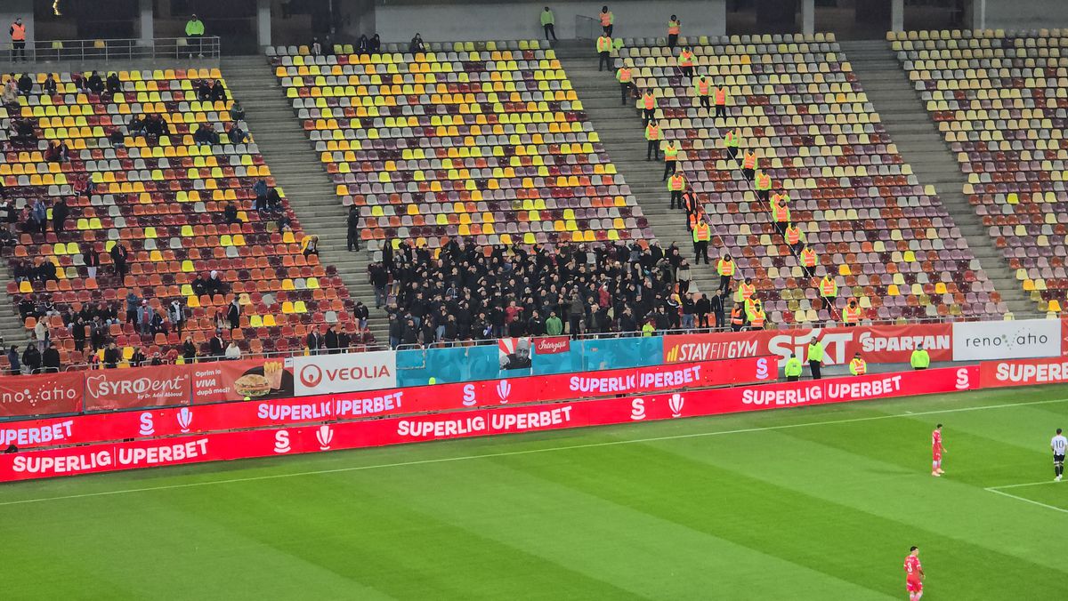 Suporterii lui Dinamo cu U Cluj