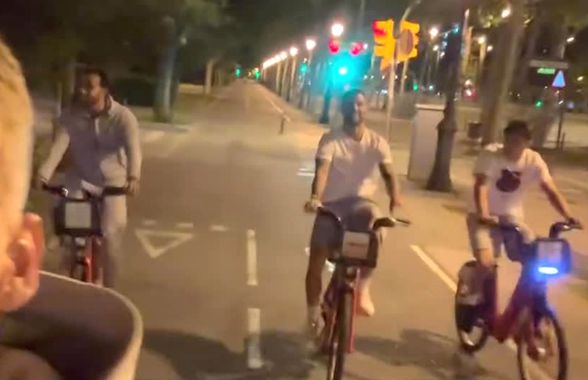 Imaginile serii după ce Barcelona a devenit campioană » 4 jucători s-au dus cu bicicleta la colegul din spital