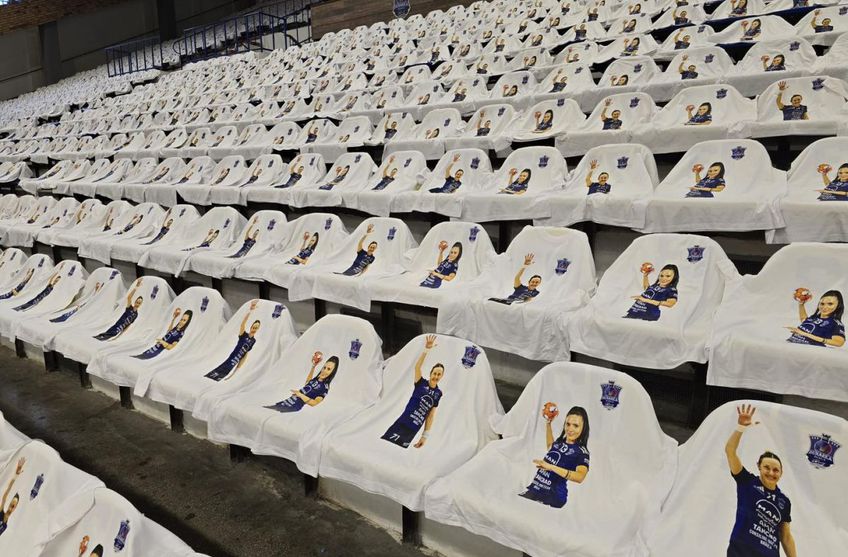 GALERIE FOTO Scenografie nemaivăzută în handbalul românesc » Au avut parte de o surpriză superbă la ultimul meci jucat în fața propriilor suporteri