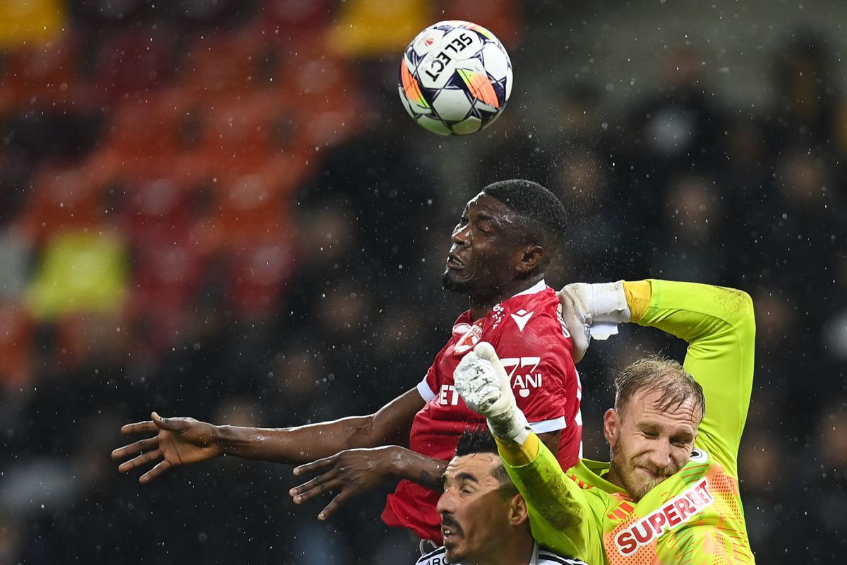 Dinamo intră la negocieri pentru 3 jucători din Superliga! Transferurile dorite de Kopic: unul este și în vederile lui Mircea Lucescu