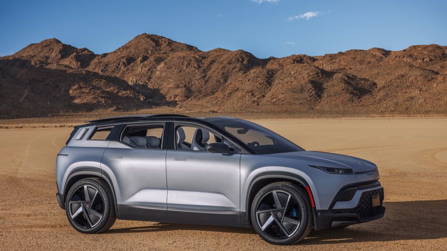 O șoferiță a rămas cu un SUV electric de 50.000 de euro ca piesă de decor, după ce producătorul a dat faliment